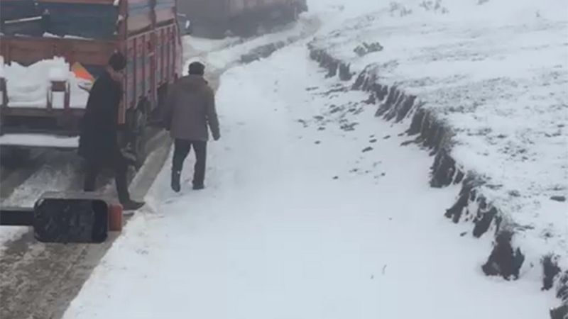 Ardahan’da mahsur kalan yaylacılar ve koyun sürüsü kurtarıldı