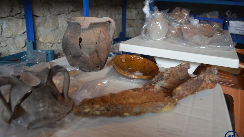 Afyonkarahisar'da 800 yıllık demir saban bulundu