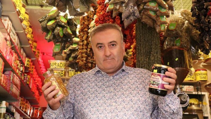 Kocaeli'de vatandaşlar soğuktan korunmak için aktarların yolunu tuttu