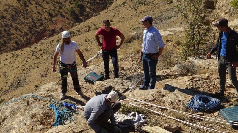 Batman'da kaya balına ulaşmak için ölümü göze alıyorlar