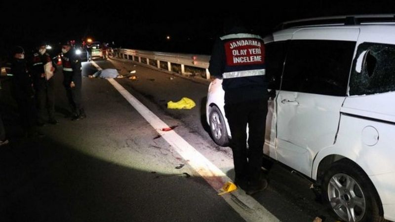 Bolu'da patlayan lastiği değiştiren 2 kişiye kamyonet çarptı