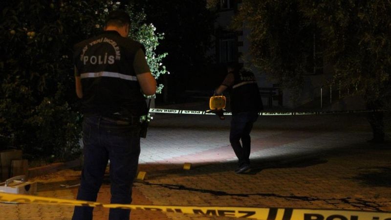 Denizli'de husumetli olduğu adamı camı çıkışı öldürdü