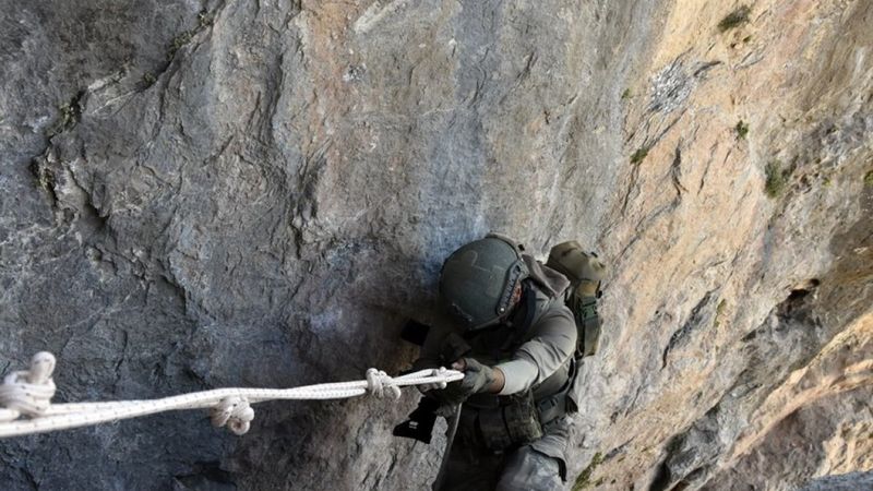 Pençe Yıldırım operasyonu bölgesinde teröristlerin inlerine giriliyor