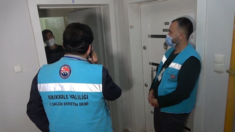 Kırıkkale'de pozitif halde diplomasını almaya gelen genç karantinaya alındı