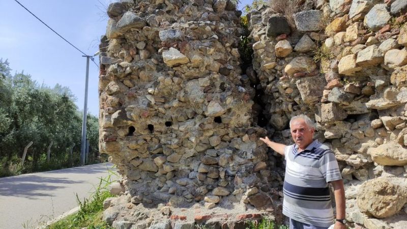 Bursa'nın tarihi İznik surları ortadan ikiye ayrıldı