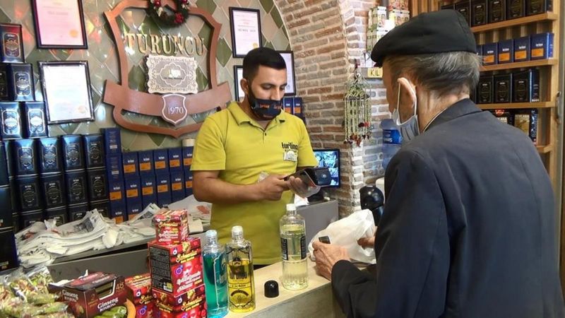 Diyarbakırlılar soğuktan korunmak için çareyi aktarlarda aradı