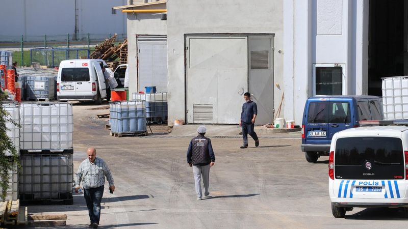 Eskişehir'de fabrika sahibi ve işçi asit kuyusuna düşerek öldü