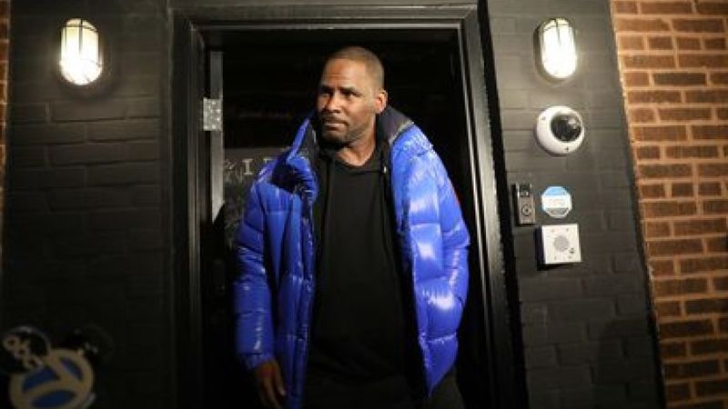 Robert Kelly, şantaj ve seks ticaretinden yargılandığı davada suçlu bulundu