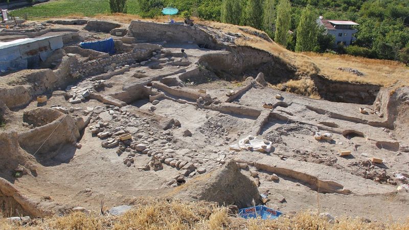 7 bin yıllık Arslantepe Höyüğü'nde 2 çocuk iskeleti bulundu