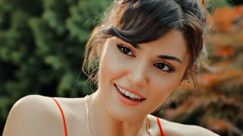 Hande Erçel kırmızı ruju ile takipçilerini mest etti!