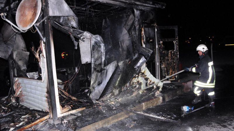 Kayseri'de işten çıkarılan şahıs, iş makinesi ve iş yerinin güvenlik kulübesini yaktı