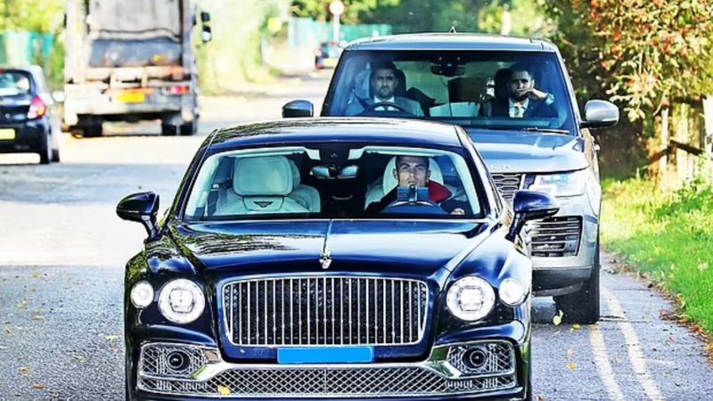 Cristiano Ronaldo İngiltere'de benzin kuyruğunda