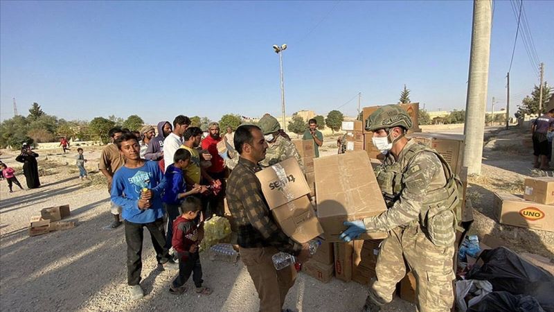 Mehmetçikten Suriye'de yardım eli