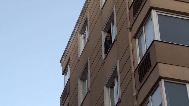 Esenyurt’ta eski iş yerini bastı, 3 kişiyi rehin aldı