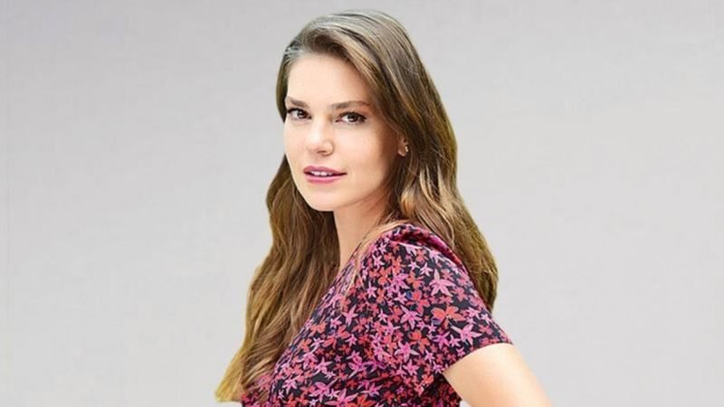 Aslı Enver'den cesur pozlar! Mekanın sahibi geri döndü