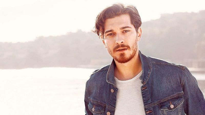 Çağatay Ulusoy'un cesur sahneleri ortaya çıktı! Meğer o klip sayesinde meşhur olmuş...