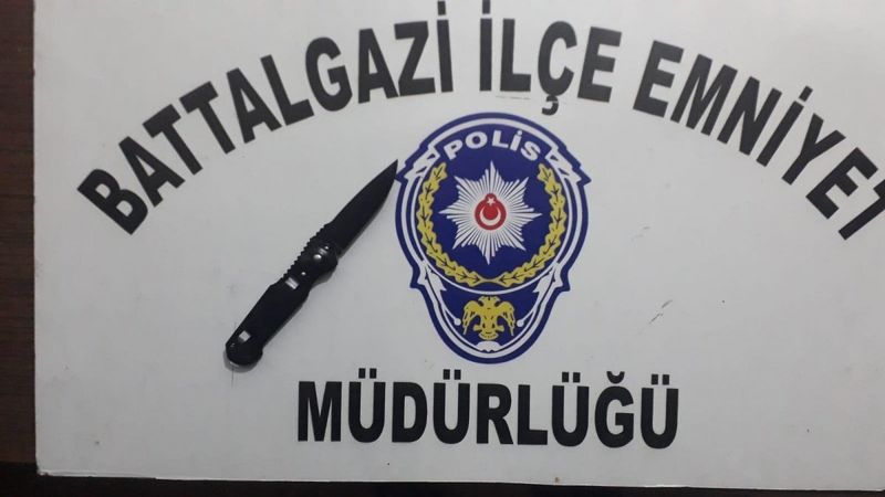 Malatya'da cinayet: Boğazından bıçakladı
