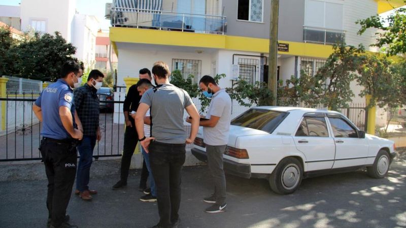 Antalya'da çaldıkları otomobillerin plakasını söken hırsızlar aranıyor