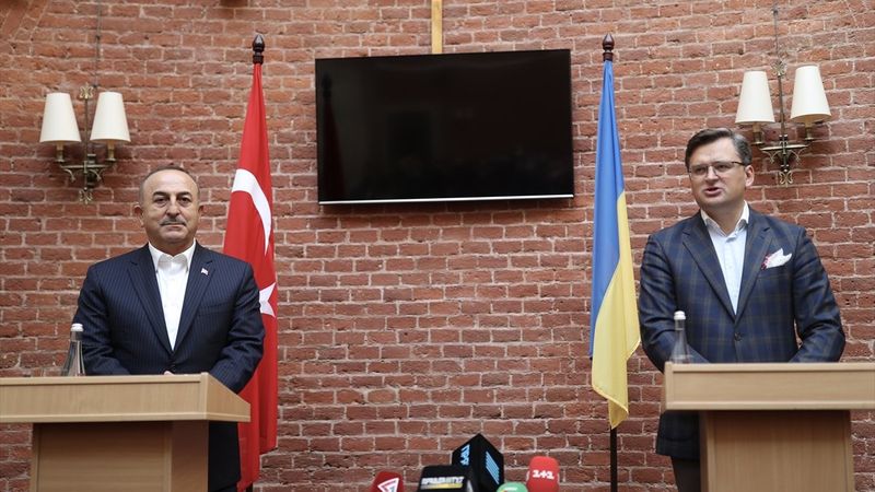 Bakan Çavuşoğlu, Ukraynalı mevkidaşı ile ortak basın toplantısı düzenledi
