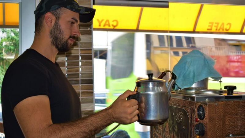 Kocaeli'de çaycılık yapan gencin videoları milyonlar tarafından izlendi