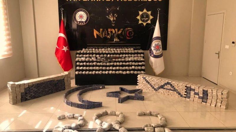 Süleyman Soylu: Van Başkale'de 753 paket eroin ele geçirildi