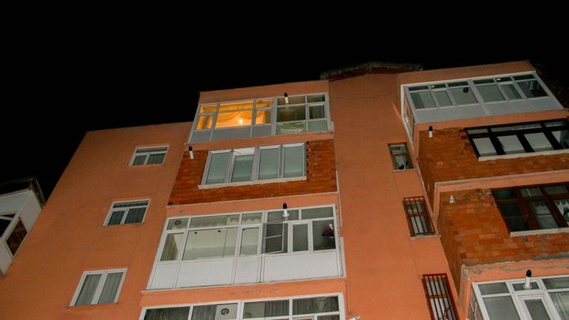 Konya'da 5. kattaki balkondan düşen 8 yaşındaki çocuk yaşamını yitirdi