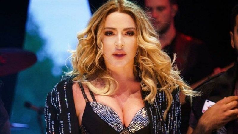 Hadise ve Mehmet Dinçerler kaçmayı bıraktı! İkili ilk kez el ele poz verdi