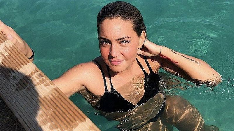Survivor Aycan Yanaç'ın başörtülü pozu olay oldu! Kendisini eleştiren takipçisini ifşa etti