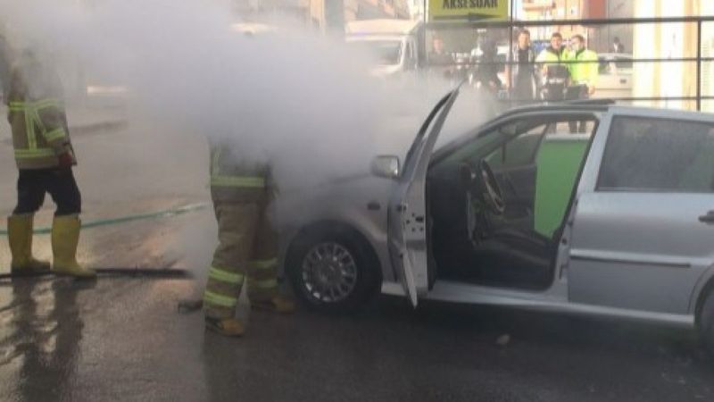 Kırıkkale'de hareket halindeki otomobil yandı