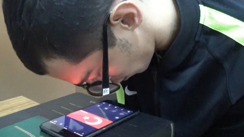 Edirneli serebral palsi hastası Berke, burnu ve ağzı ile 2 üniversite okuyor