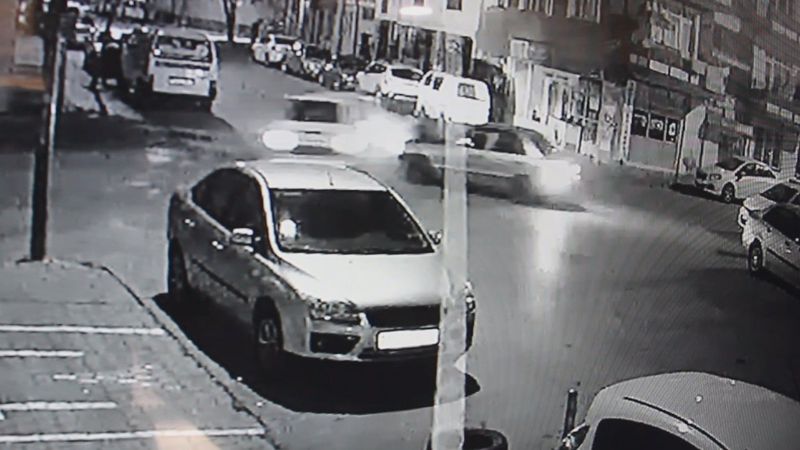 Sivas'ta dur levhasını dikkate almayan sürücü kaza yaptı