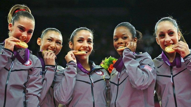 Sporcular madalyalarını neden ısırır