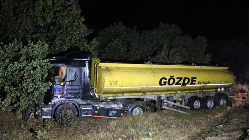 Uşak'ta tankerin çarptığı sürücü yaşamını yitirdi