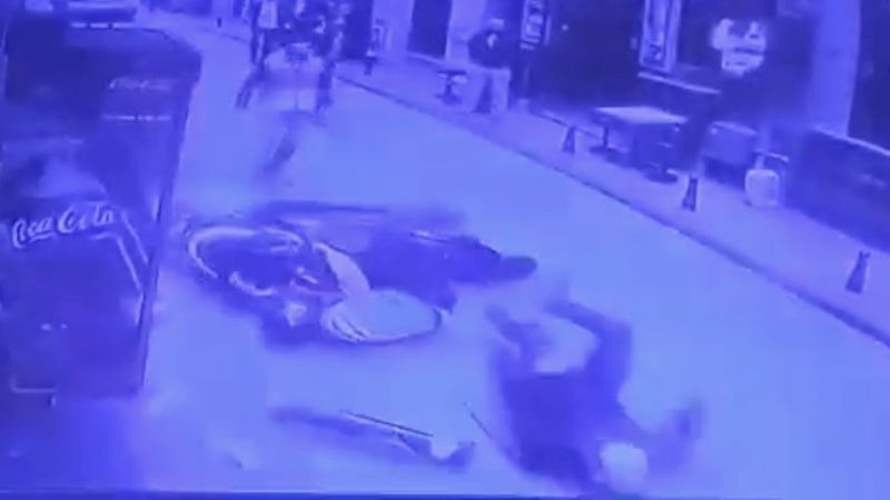 Beyoğlu’nda polisten kaçan motosikletliye müdahale