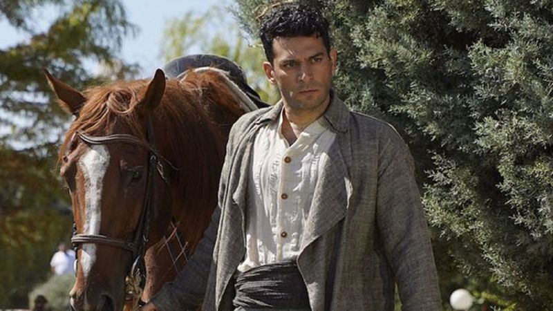 Murat Yıldırım'lı Aziz dizisinin afişi görücüye çıktı! Oyuncu kadrosu göz doldurdu