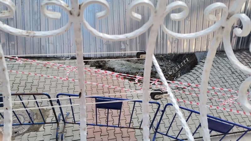 Kağıthane’de bir inşaatın istinat duvarı çöktü