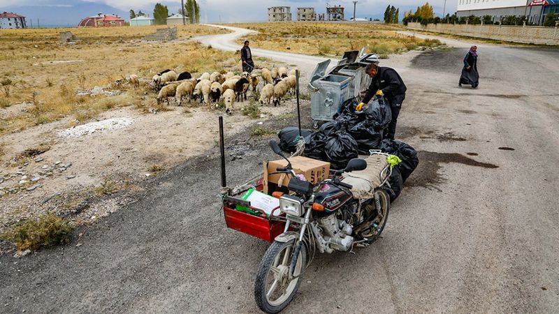 Van'da bedensel engelli baba kasa motoruyla ailesini geçindiriyor