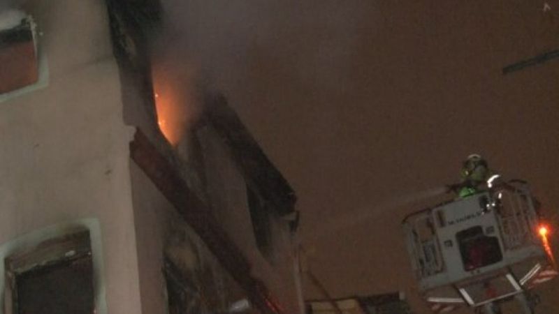 Fatih'te 4 katlı binada yangın