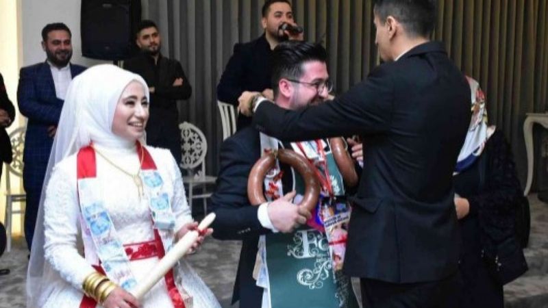 Bursa'da damada takı yerine 2 kangal sucuk takıldı