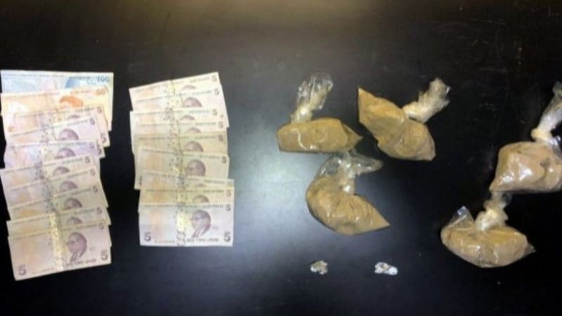 Antalya'da uygulama noktasından kaçan şüphelinin üzerinden eroin çıktı