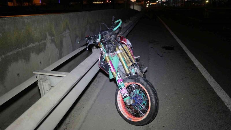 Kocaeli'de çarptığı tıra ayağı sıkışınca 500 metre sürüklendi