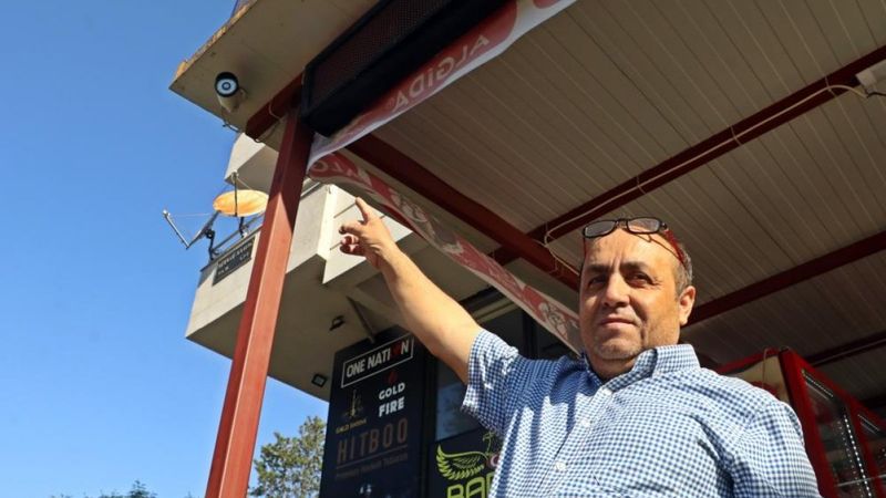 Antalya'da dükkan sahibini gülme krizine sokan hırsızlık olayı yaşandı