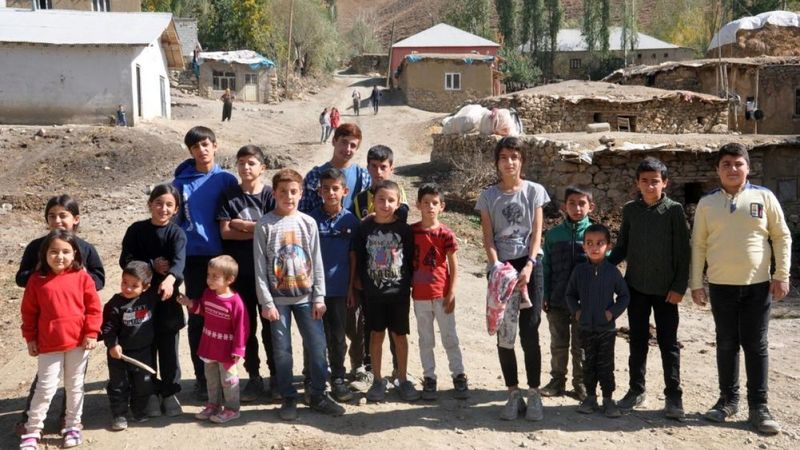 Hakkari'de öğrencilerin zorlu okul yolculuğu