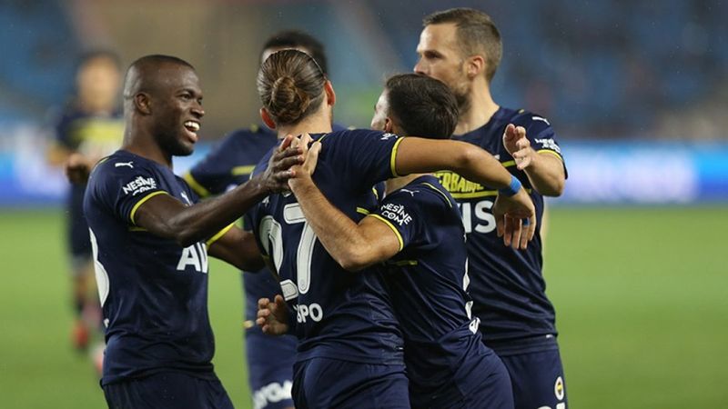 Fenerbahçe - Royal Antwerp maçının ilk 11'leri