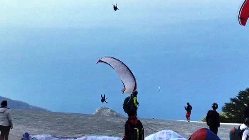 Fethiye'de hava oyunları festivalinde yaşanan paraşüt kazaları kamerada