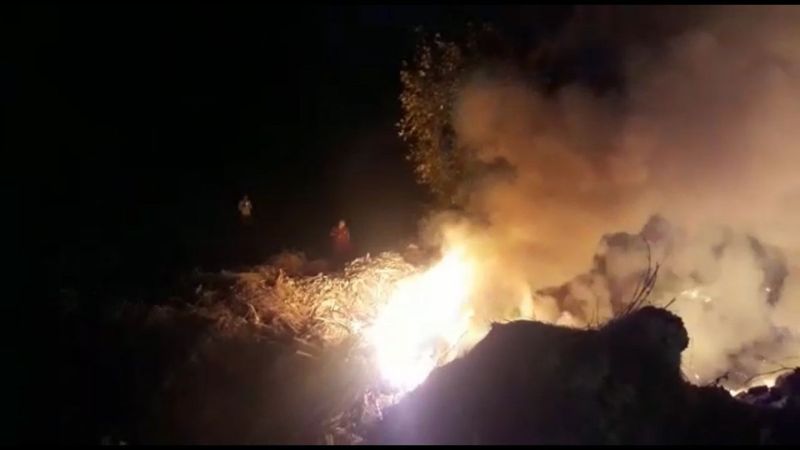 Antalya'da çıkan yangın, ormanlık alana gelmeden söndürüldü