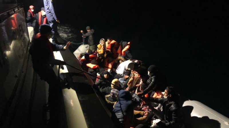 Çanakkale'de 38 düzensiz göçmen kurtarıldı