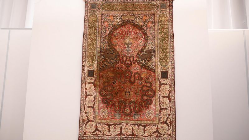 İstanbul'da yıkamaya getirilen halı servet değerinde çıktı