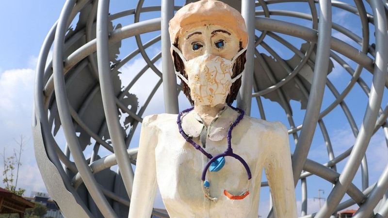 İyi Partili İbrahim Özkan Merkezefendi'deki heykelleri AK Parti yaptırdı sandı