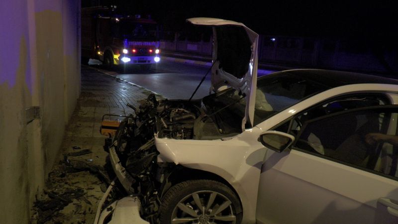 İstanbul'da kaza yaptıktan sonra bayılan kadın hastaneye götürüldü